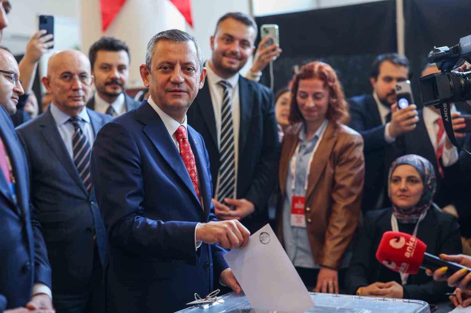 CHP Lideri Özel: &quot;Gençlerin umudu için buradayız&quot;