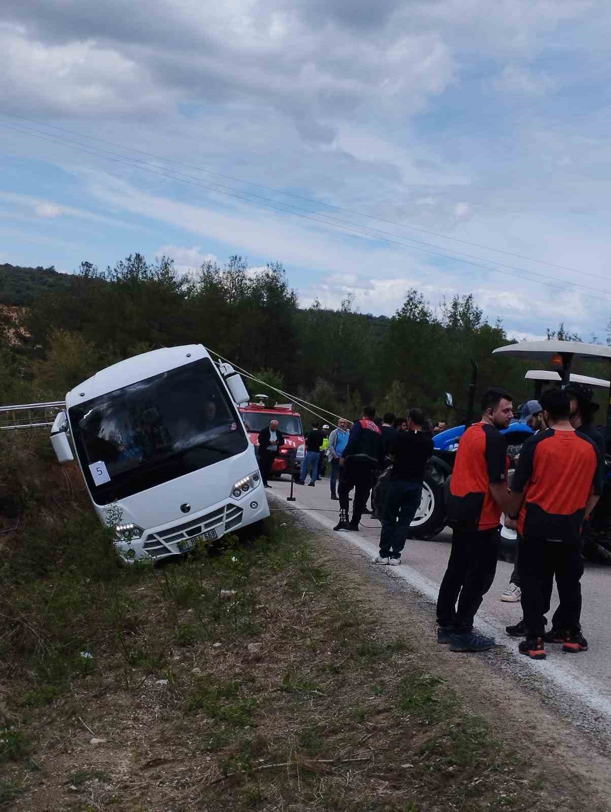 Osmaniye&rsquo;de &ouml;ğrencileri taşıyan otob&uuml;s devrildi
