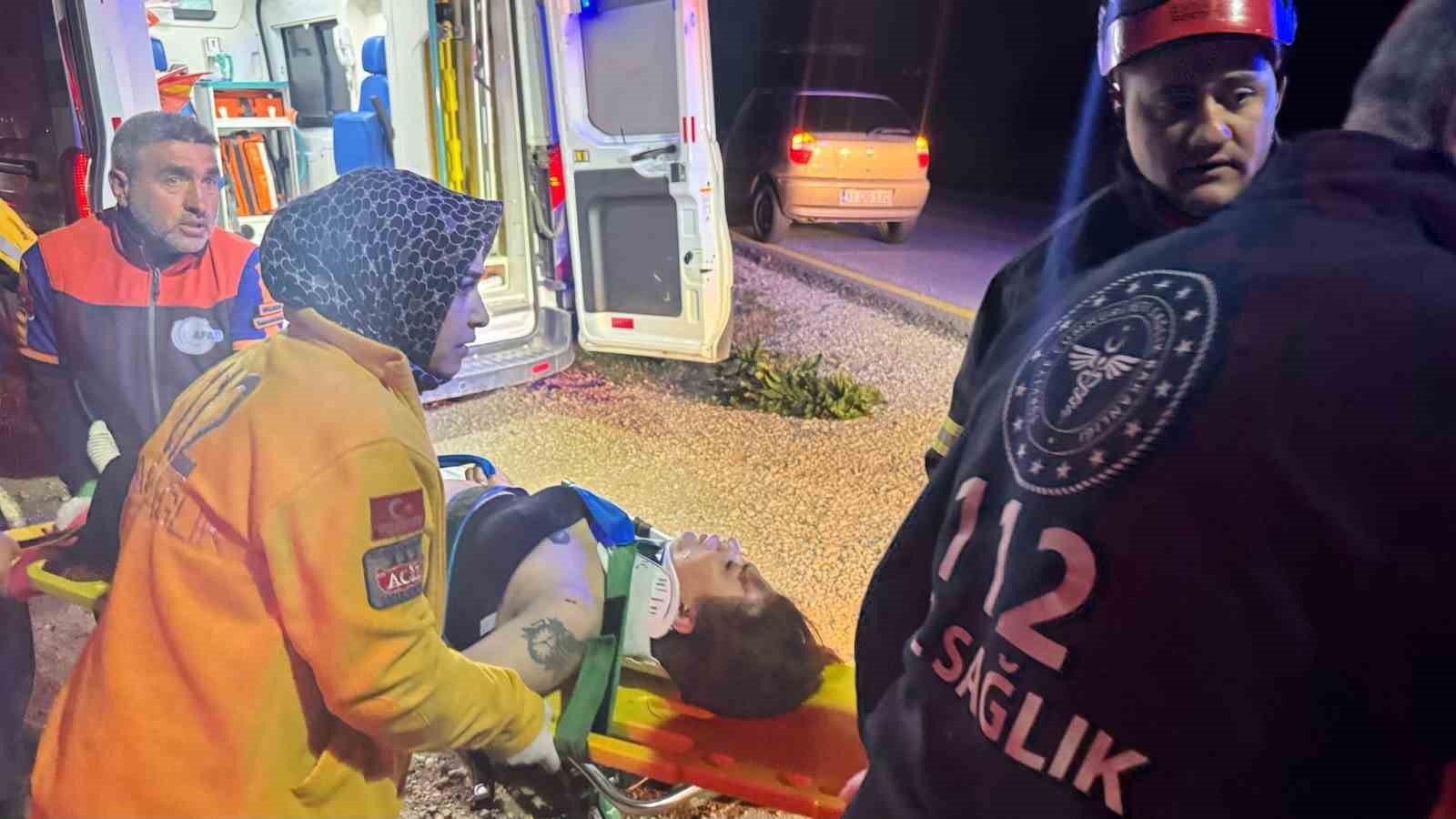 Bilecik’te şarampole devrilen araçta 1’i ağır 2 kişi yaralandı