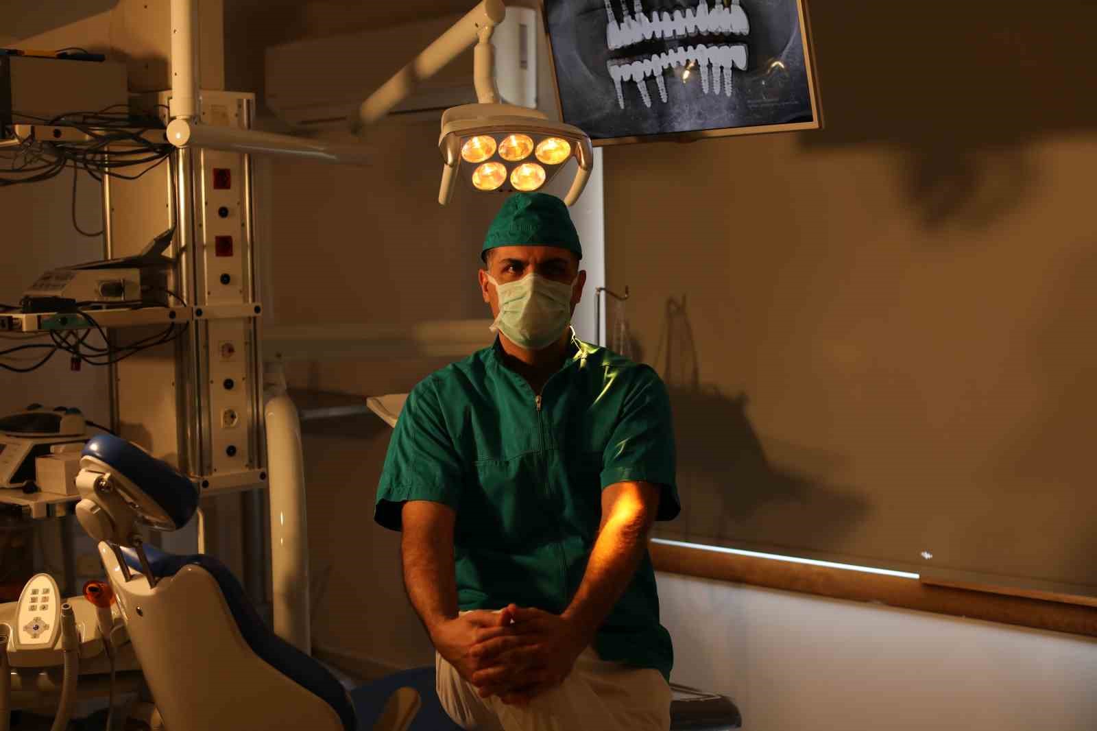 Prof. Dr. &Ouml;zkan: "Diş &ccedil;ekimi, kalp hastaları i&ccedil;in kanamalı cerrahi bir işlemdir"
