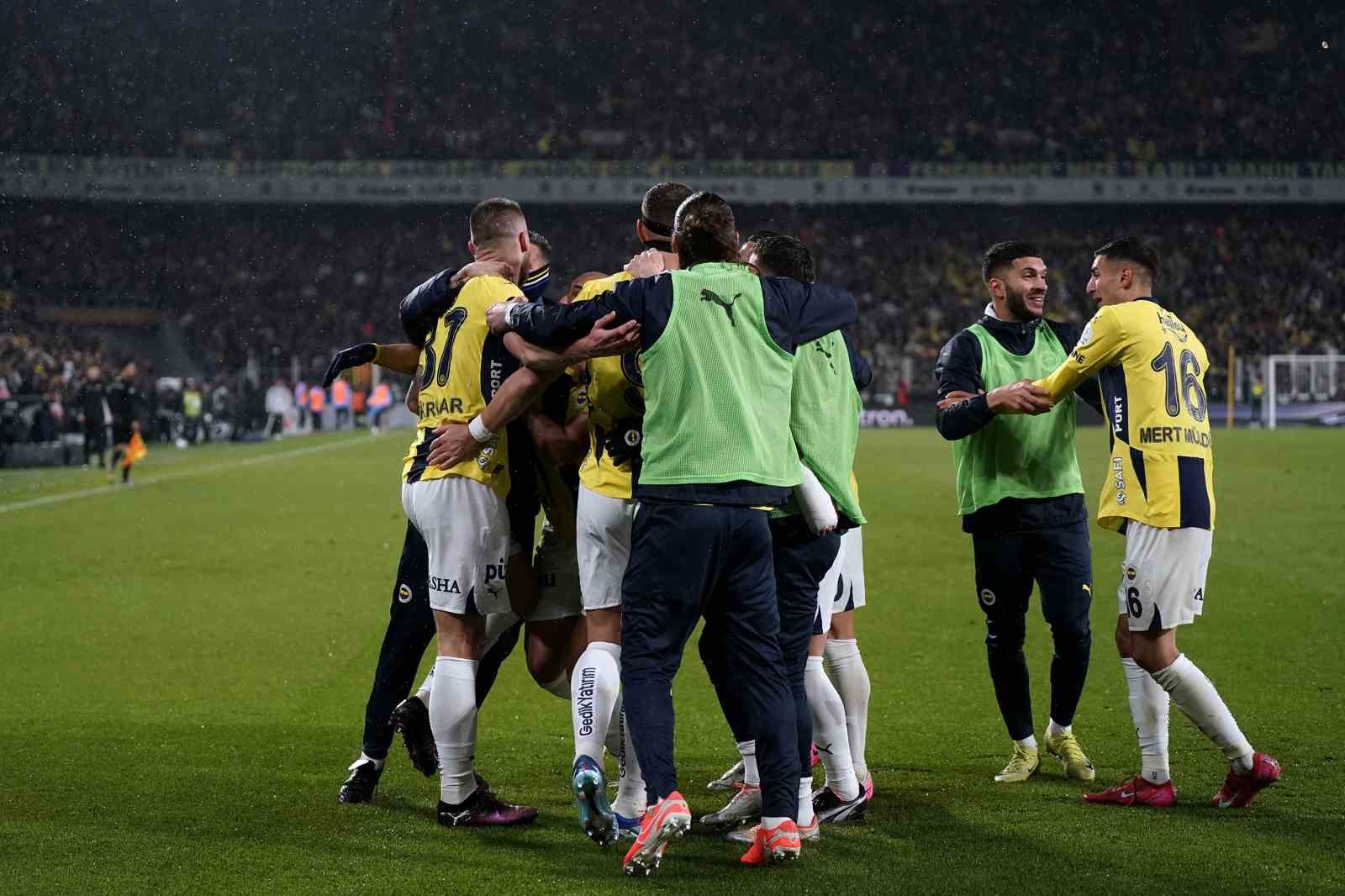 Trendyol Süper Lig: Fenerbahçe: 4 - Trabzonspor: 1 (Maç sonucu)