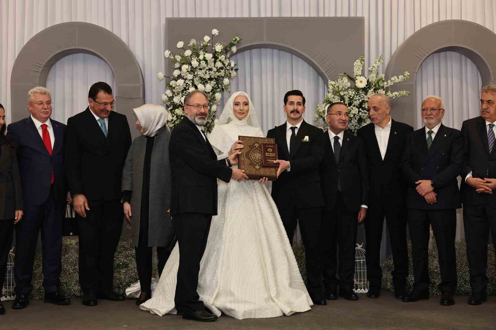 Siyasiler bu d&uuml;ğ&uuml;nde buluştu
