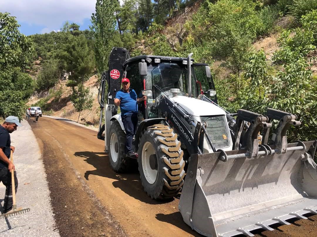 Çameli Belediyesi kendi imkanlarıyla 12 kilometrelik yolu asfaltladı