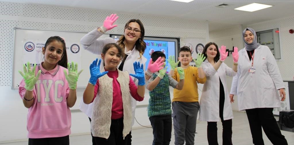 Hemşirelik Kulübü’nden anlamlı sosyal sorumluluk çalışması