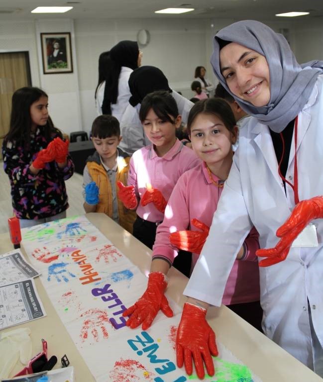 Hemşirelik Kul&uuml;b&uuml;&rsquo;nden anlamlı sosyal sorumluluk &ccedil;alışması
