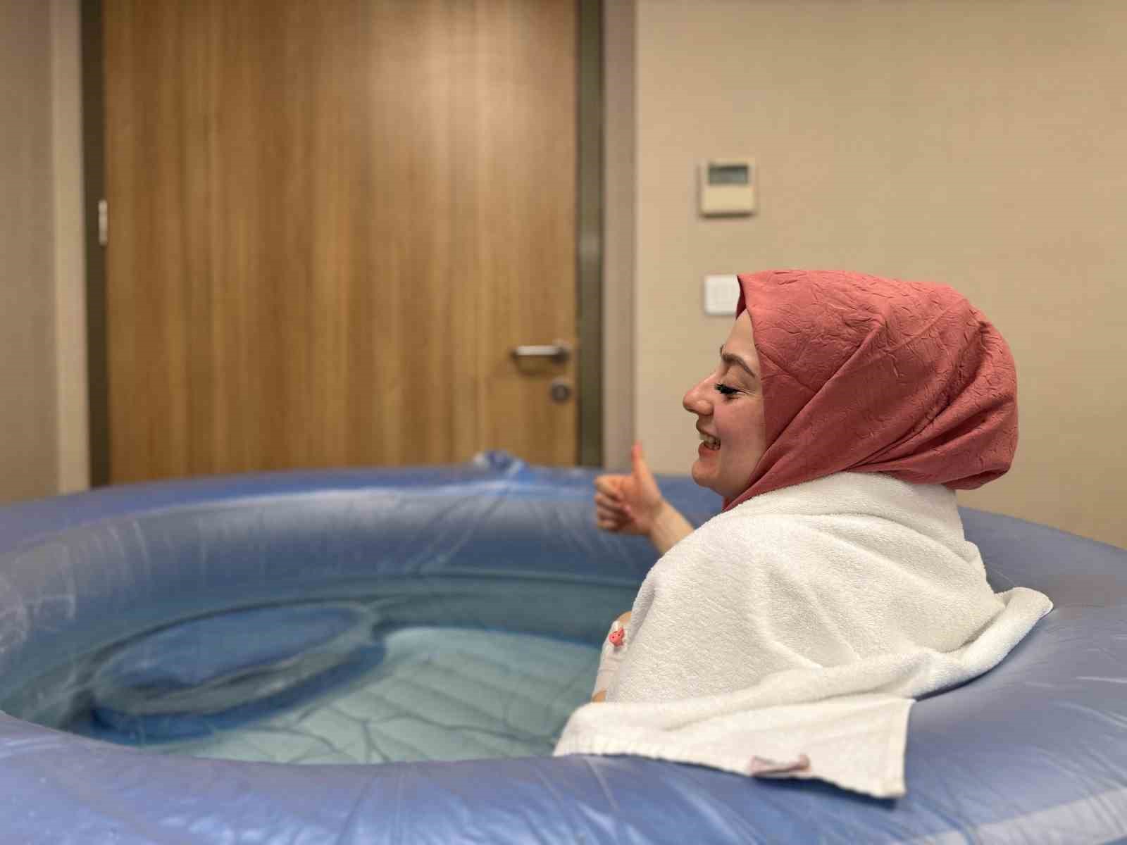 Diyarbakır&rsquo;da suda ger&ccedil;ekleşen doğumda 3 kilo 600 gram ağırlığında bebek d&uuml;nyaya geldi
