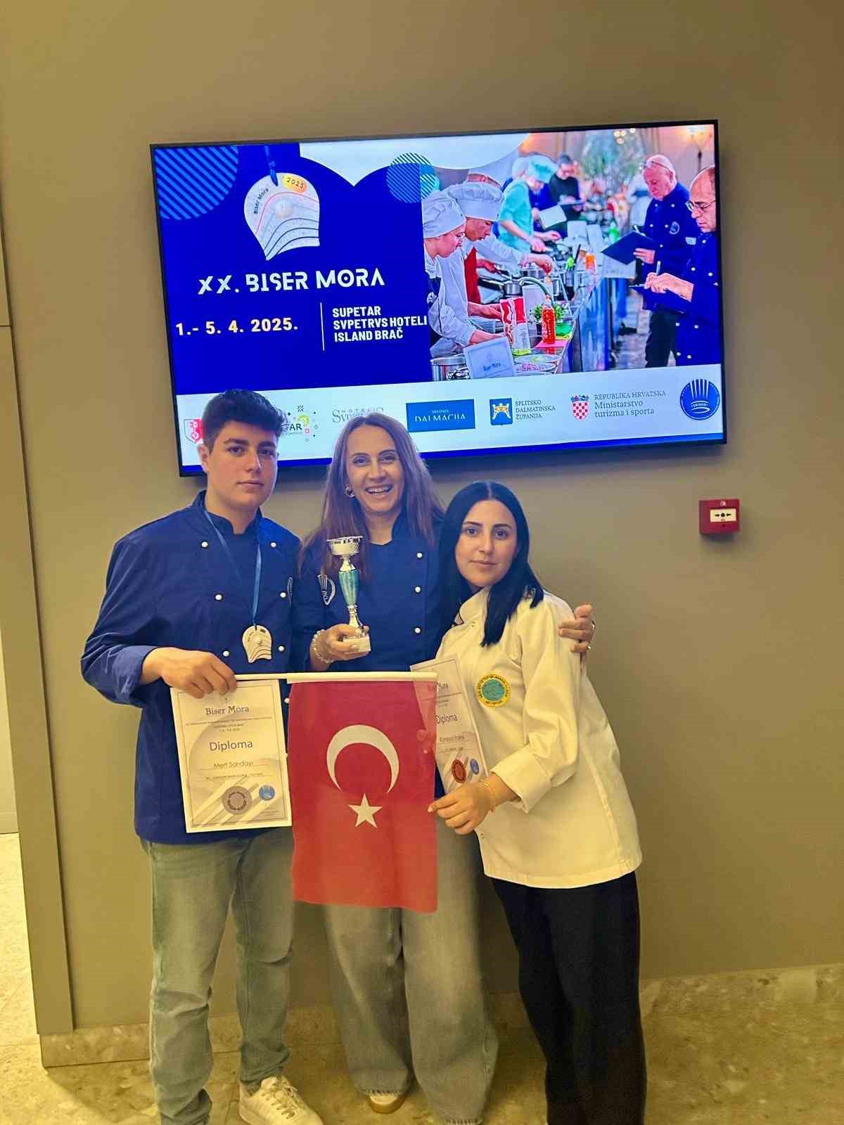 T&uuml;rk yemeklerine 2 bronz, 1 g&uuml;m&uuml;ş madalya
