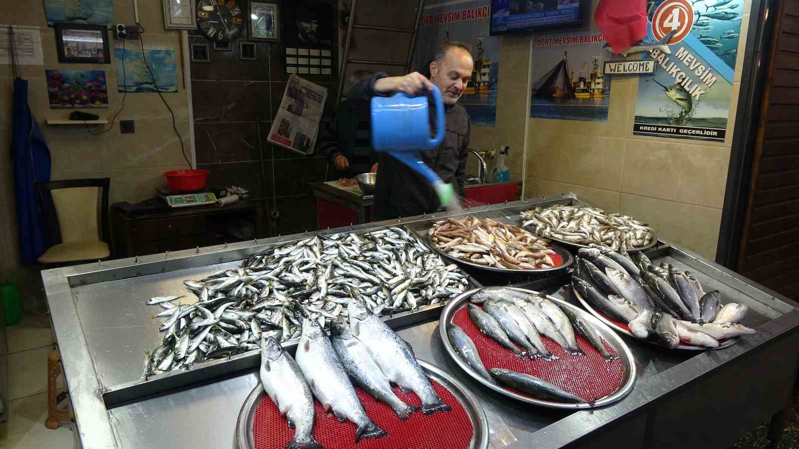 Balık tezgahları artık onlara emanet