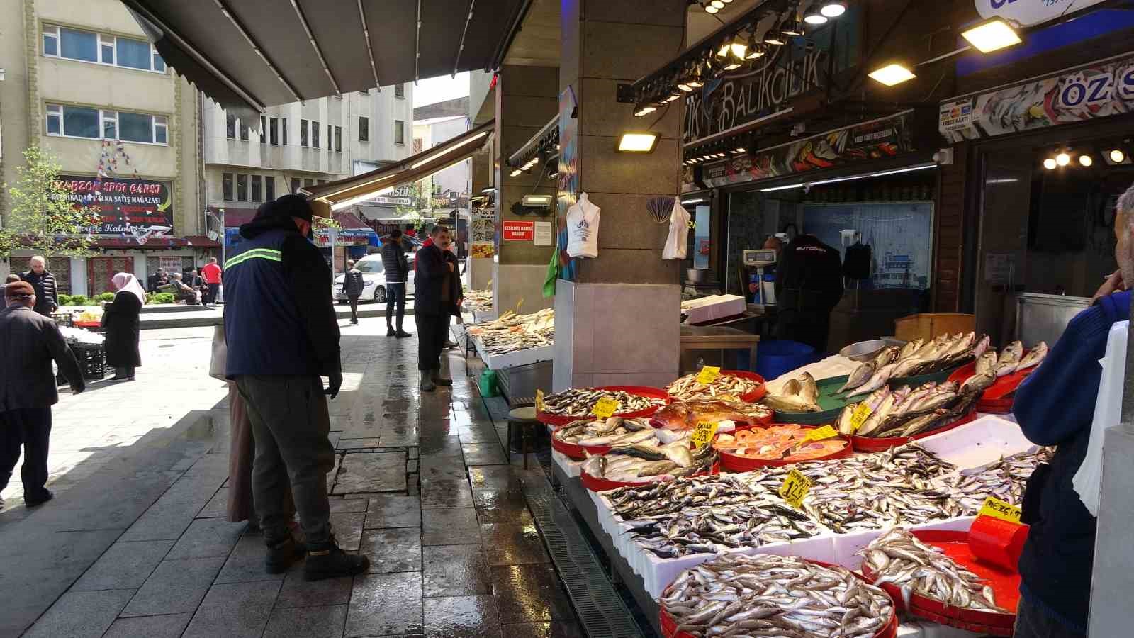 Balık tezgahları artık onlara emanet