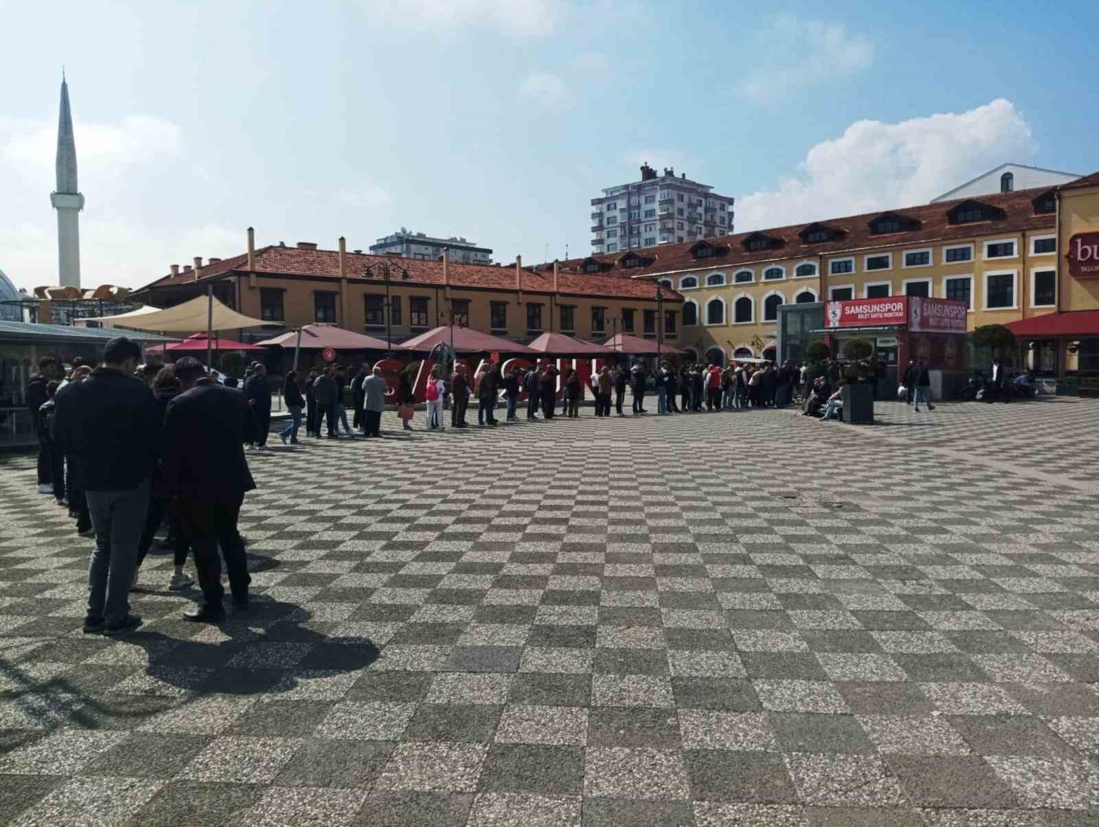 Samsunsporlu taraftarlardan Galatasaray maçına yoğun ilgi
