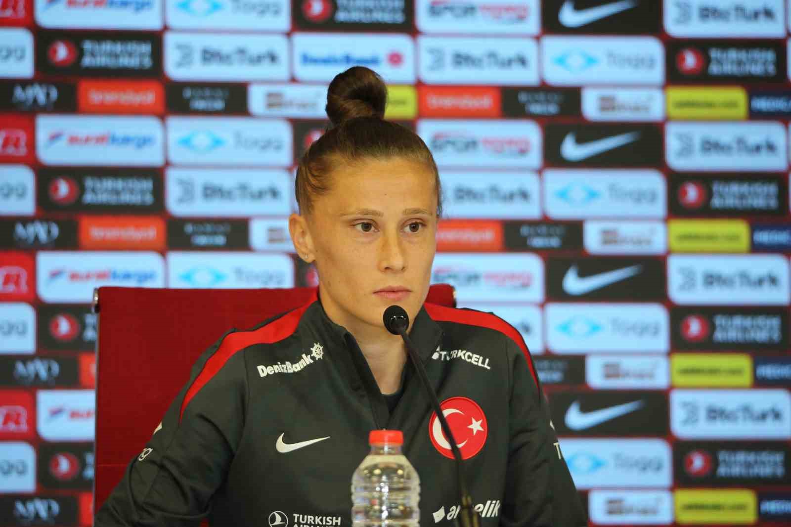 Necla Güngör Kıragası: "Slovenya karşısında en iyi şekilde mücadele edeceğiz"
