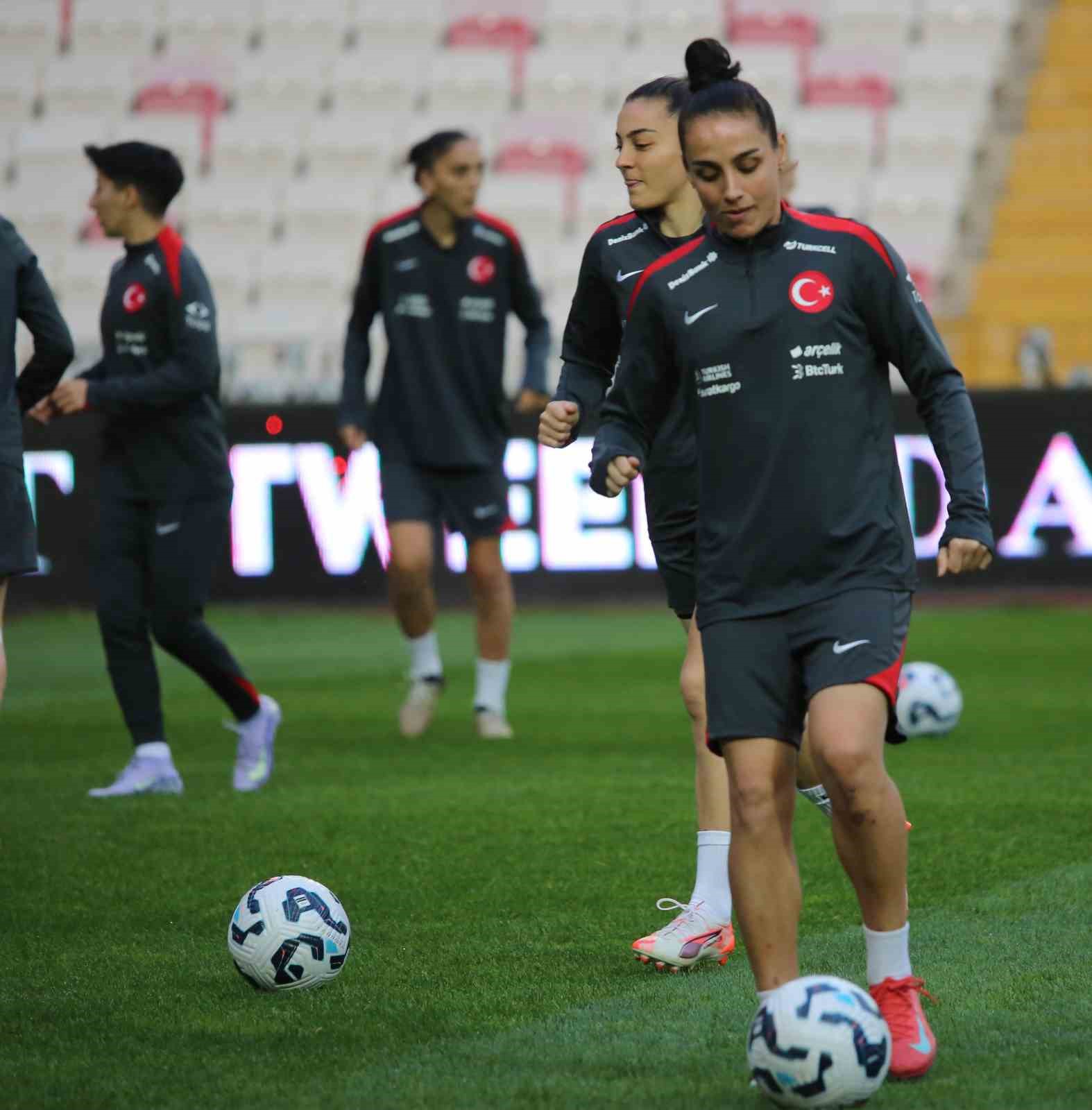 A Milli Kadın Futbol Takımı, Slovenya maçına hazır
