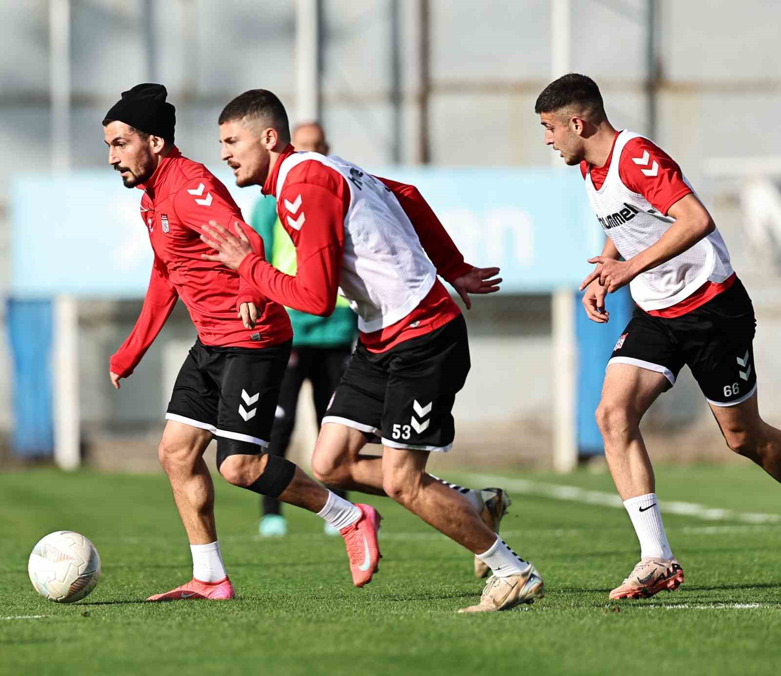 Sivasspor’da Fenerbahçe maçı hazırlıkları başladı