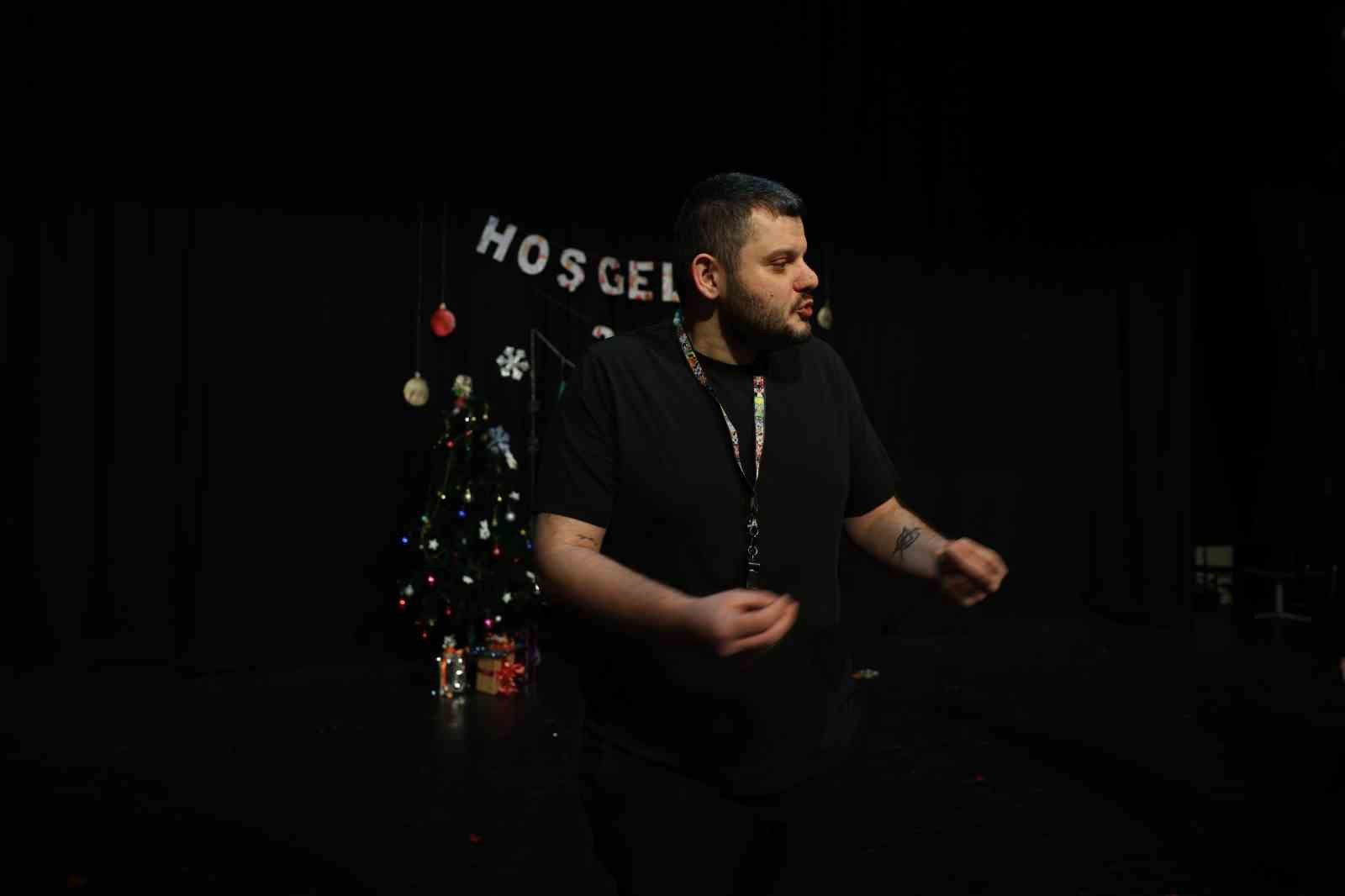 &rsquo;Sosyal Sahne&rsquo; sanat&ccedil;ıları bekliyor
