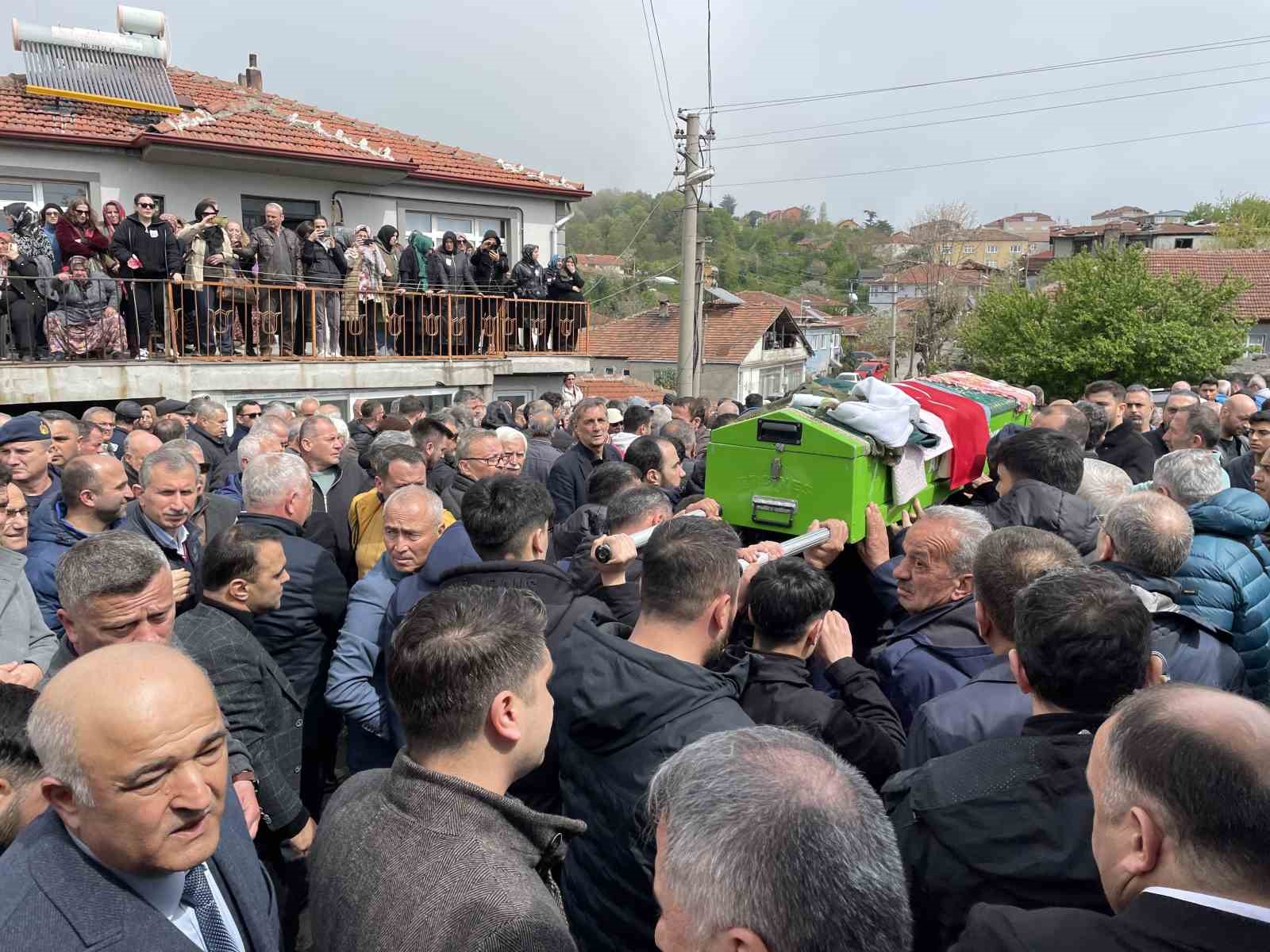 Gişelerdeki feci kazada hayatını kaybeden öğretmen son yolculuğuna uğurlandı