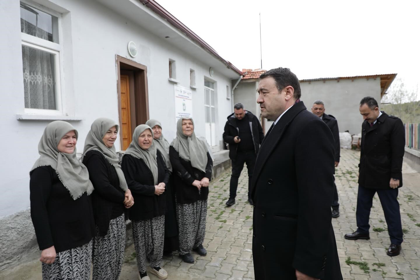 Vali Işın’dan Domaniç’teki kadın kooperatifine destek ziyareti