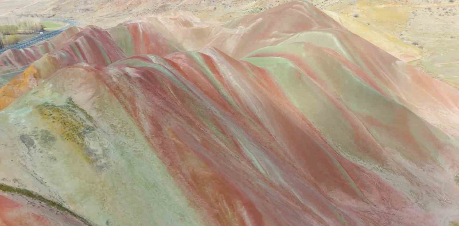 G&ouml;kkuşağı Tepeleri keşfedilmeyi bekliyor
