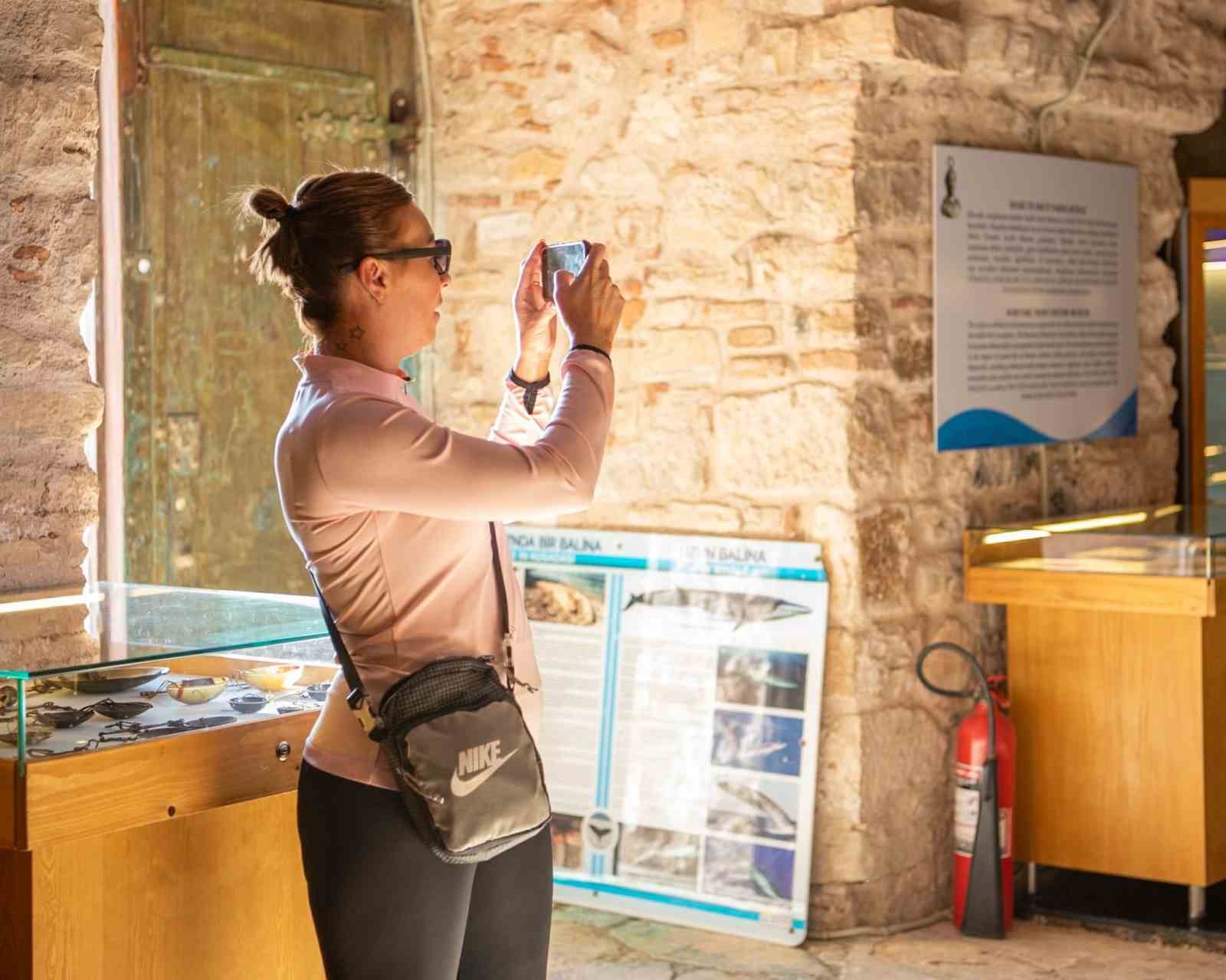 Kuşadası Deniz Ticaret Tarihi M&uuml;zesi vatandaşlardan yoğun ilgi g&ouml;r&uuml;yor
