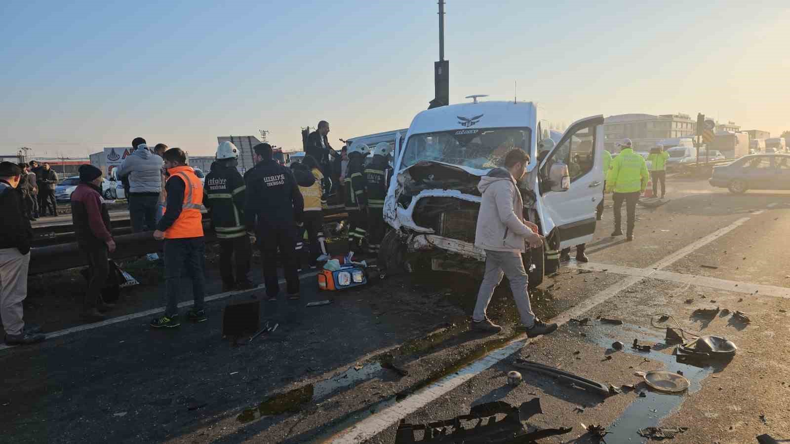 İki servis çarpıştı: 18 yaralı