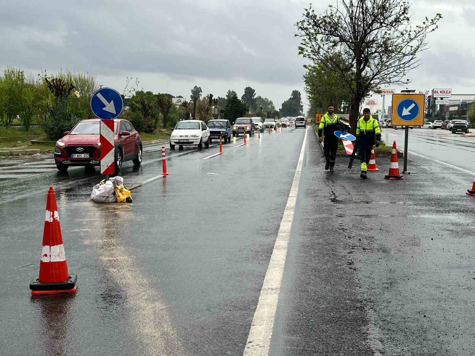 Aydın’da kavşak çalışması nedeniyle trafik akışı tek şeride düştü