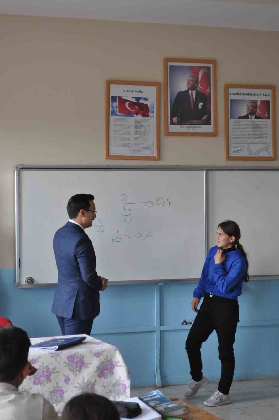 Kaymakam Demirtaş, öğretmen ve öğrencilerle bir araya geldi