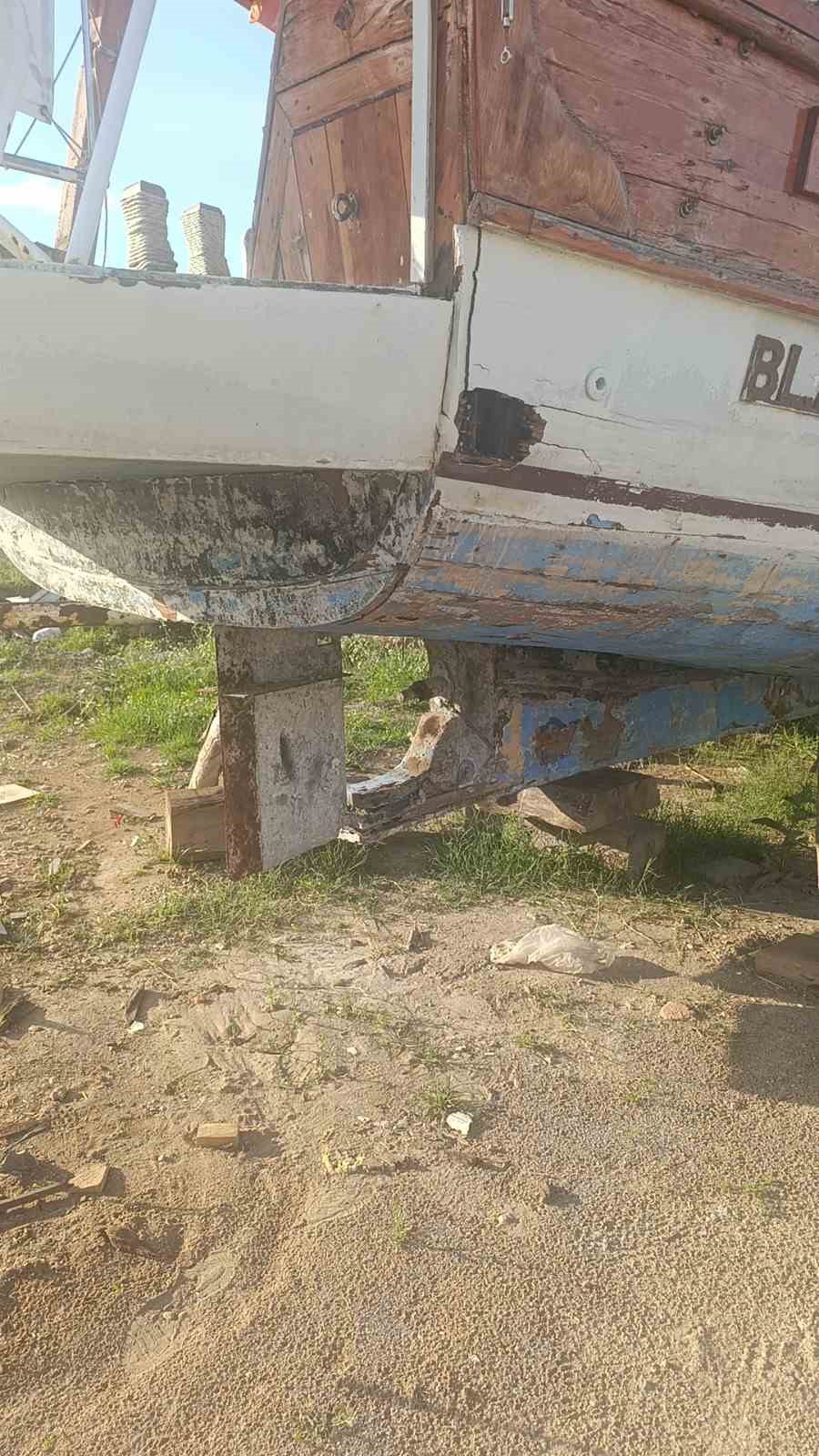 Tur teknesinin pervanesini spiral makinesiyle keserek çaldı