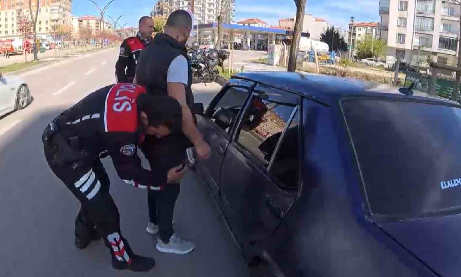 Ruhsatsız tabancayla yakalandı, gözaltına alındı