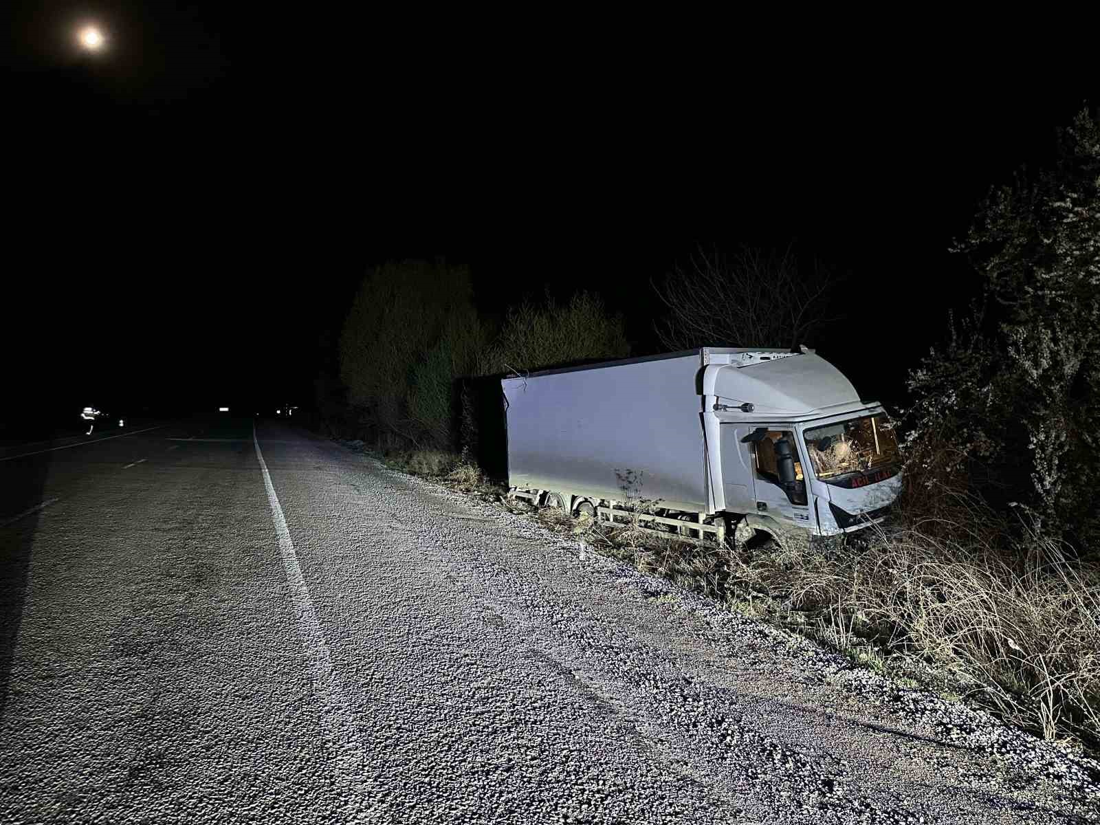 Kontrolden çıkan kamyon karşı şeride geçti: 1 yaralı