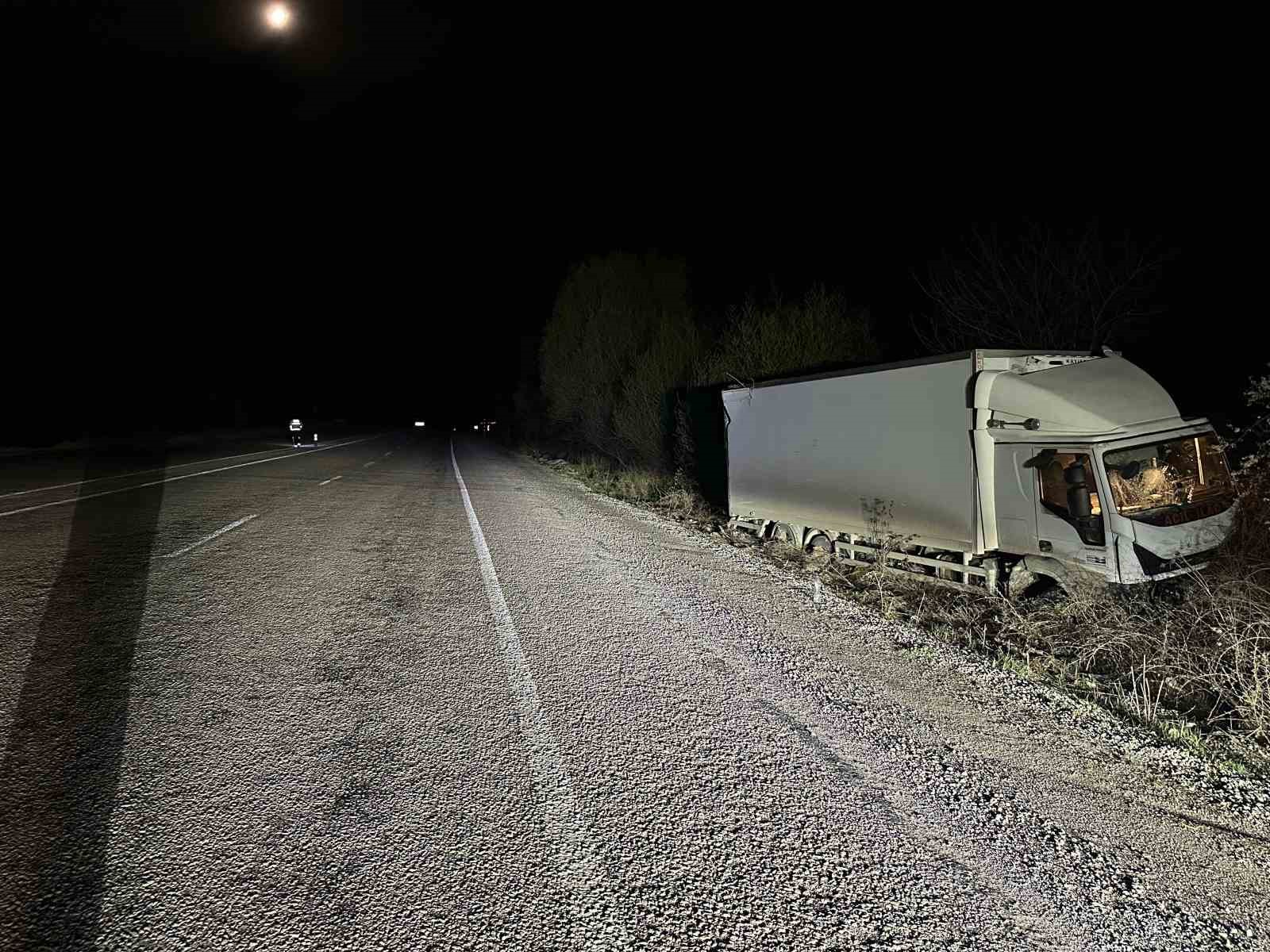 Kontrolden &ccedil;ıkan kamyon karşı şeride ge&ccedil;ti: 1 yaralı
