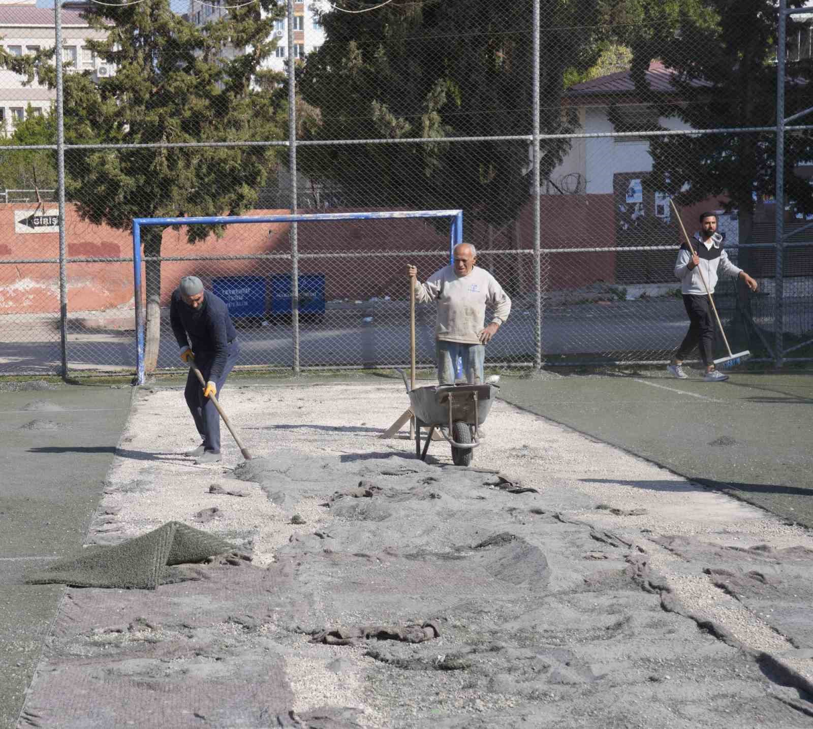 Seyhan’da spor tesisleri yenileniyor 