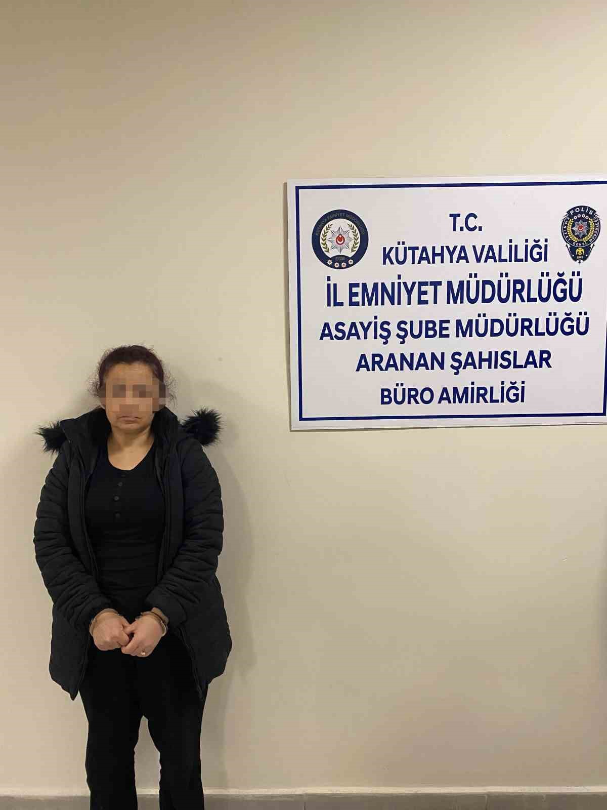 Kütahya’da 62 yıl hapis cezası bulunan firari kadın yakalandı