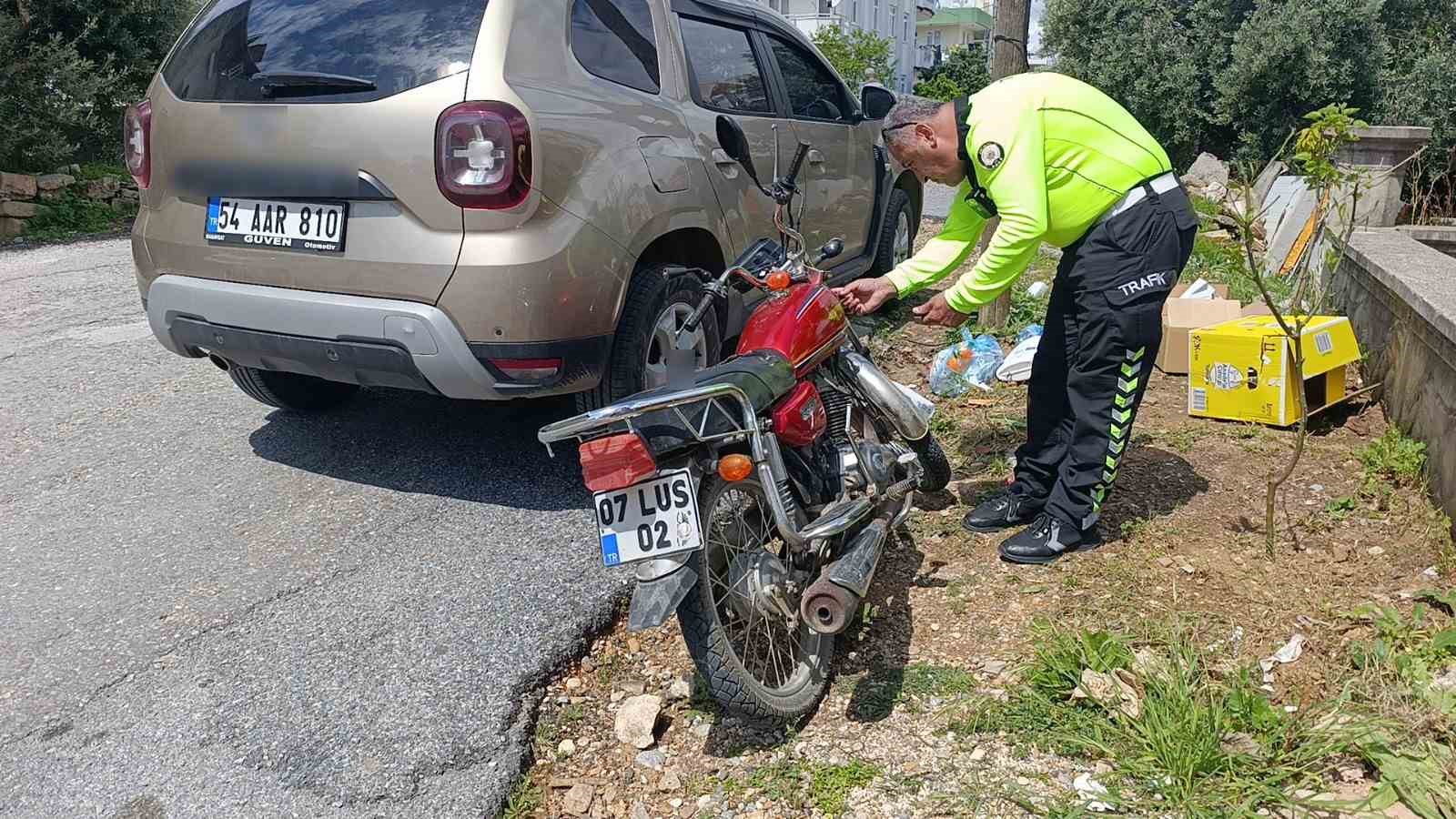 Kaza yapan sürücüler olay yerini terk etti