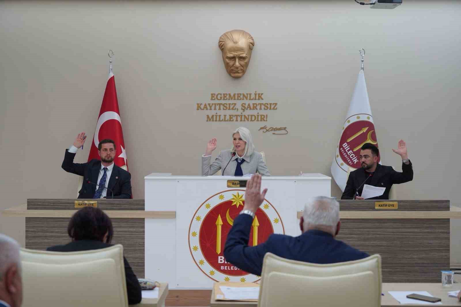 Sokak hayvanlarını sahiplendirme ve pasaport işlemleri için ücret belirlenmesi konusu görüşüldü