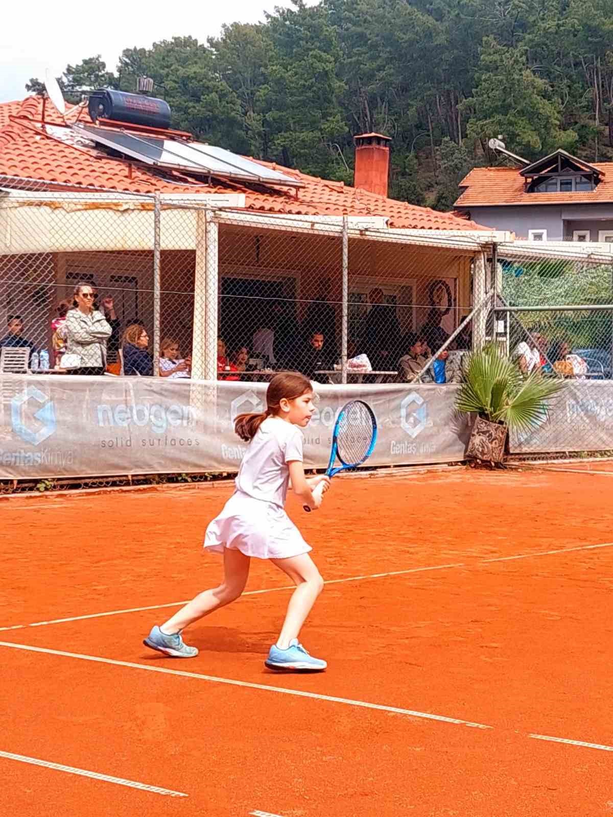 Afyonkarahisarlı tenisçi Çınar Muğla’da şampiyonluk kazandı