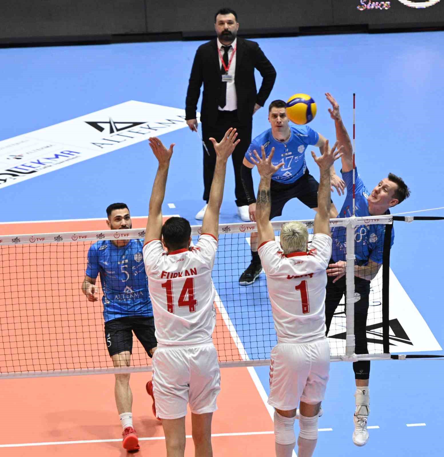 Efeler Ligi Play-Off 5-8 Etabı: Altekma: 3 Spor Toto: 0
