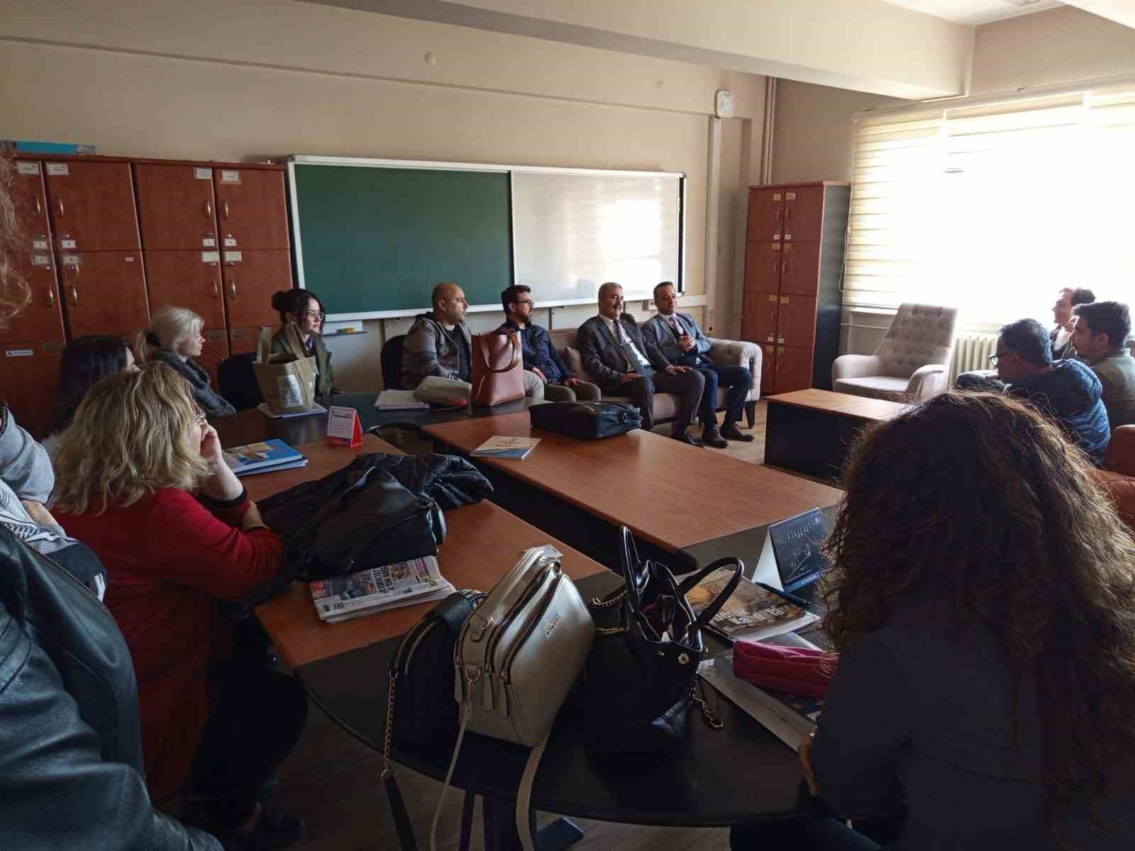 Lise öğretmenleri bilgilendirildi