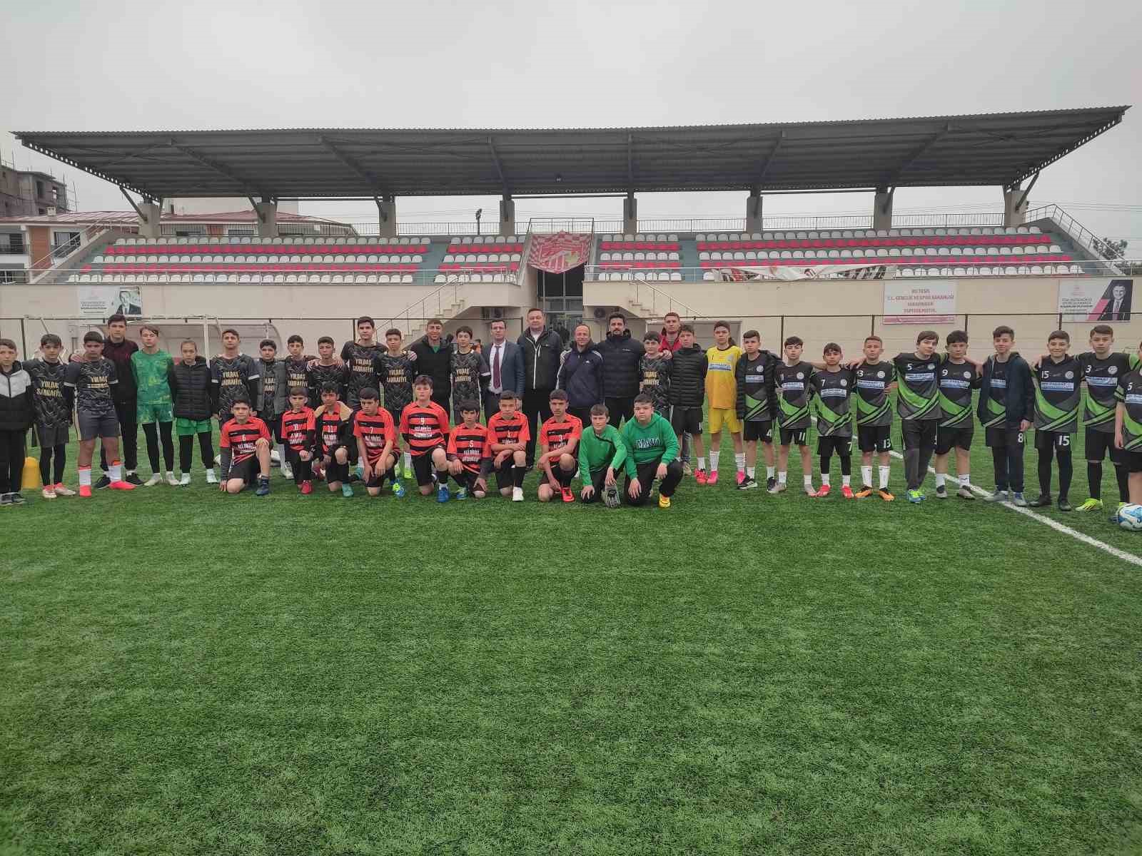 Sarıgöl’de okullar arası futbol ve voleybol turnuvası başladı