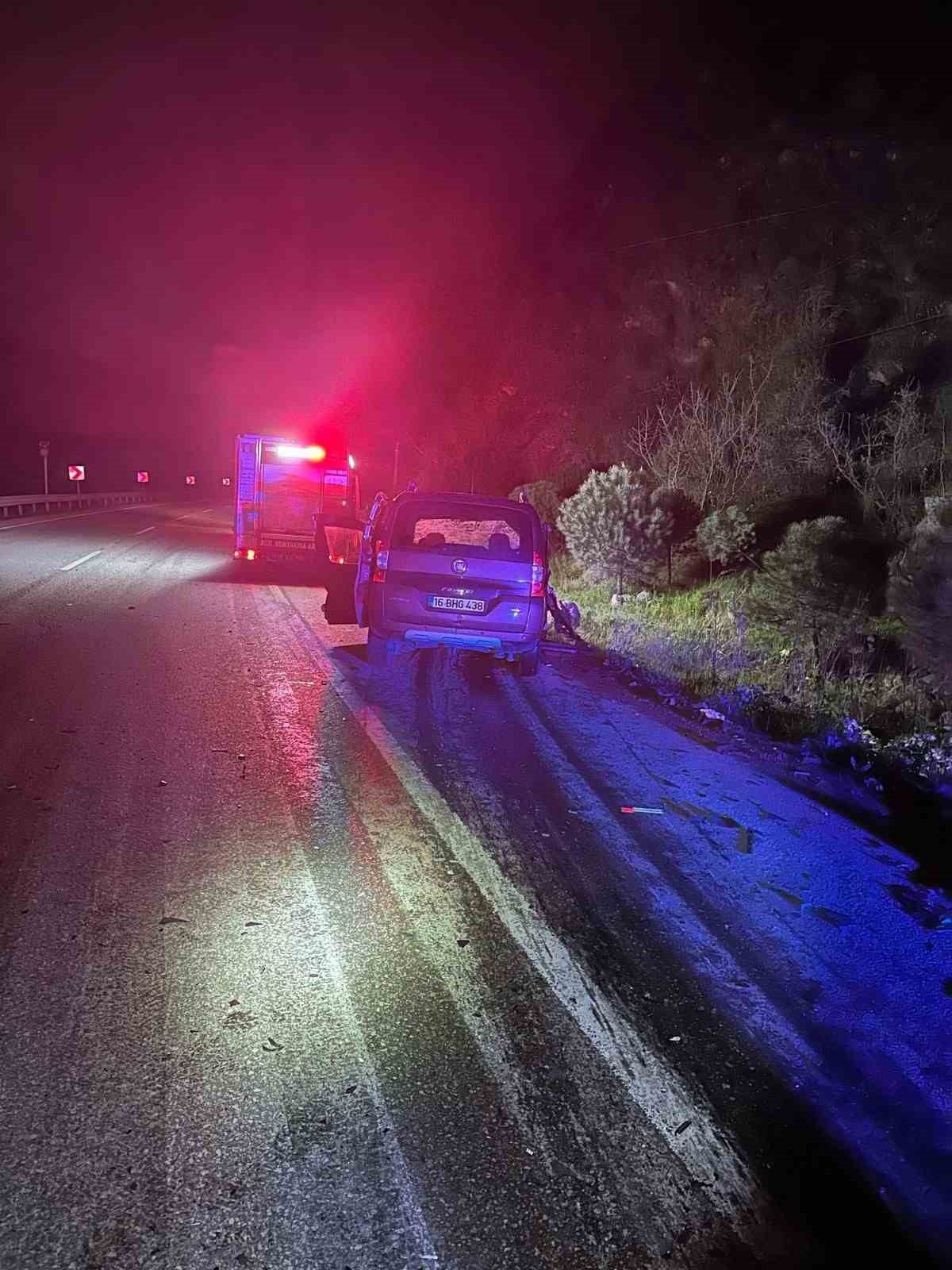 Tıra arkadan &ccedil;arpan gen&ccedil; s&uuml;r&uuml;c&uuml; hayatını kaybetti
