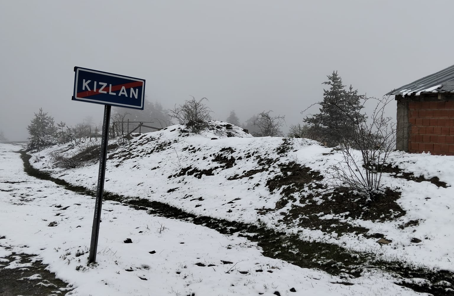 Yüksek kesimler beyaza büründü