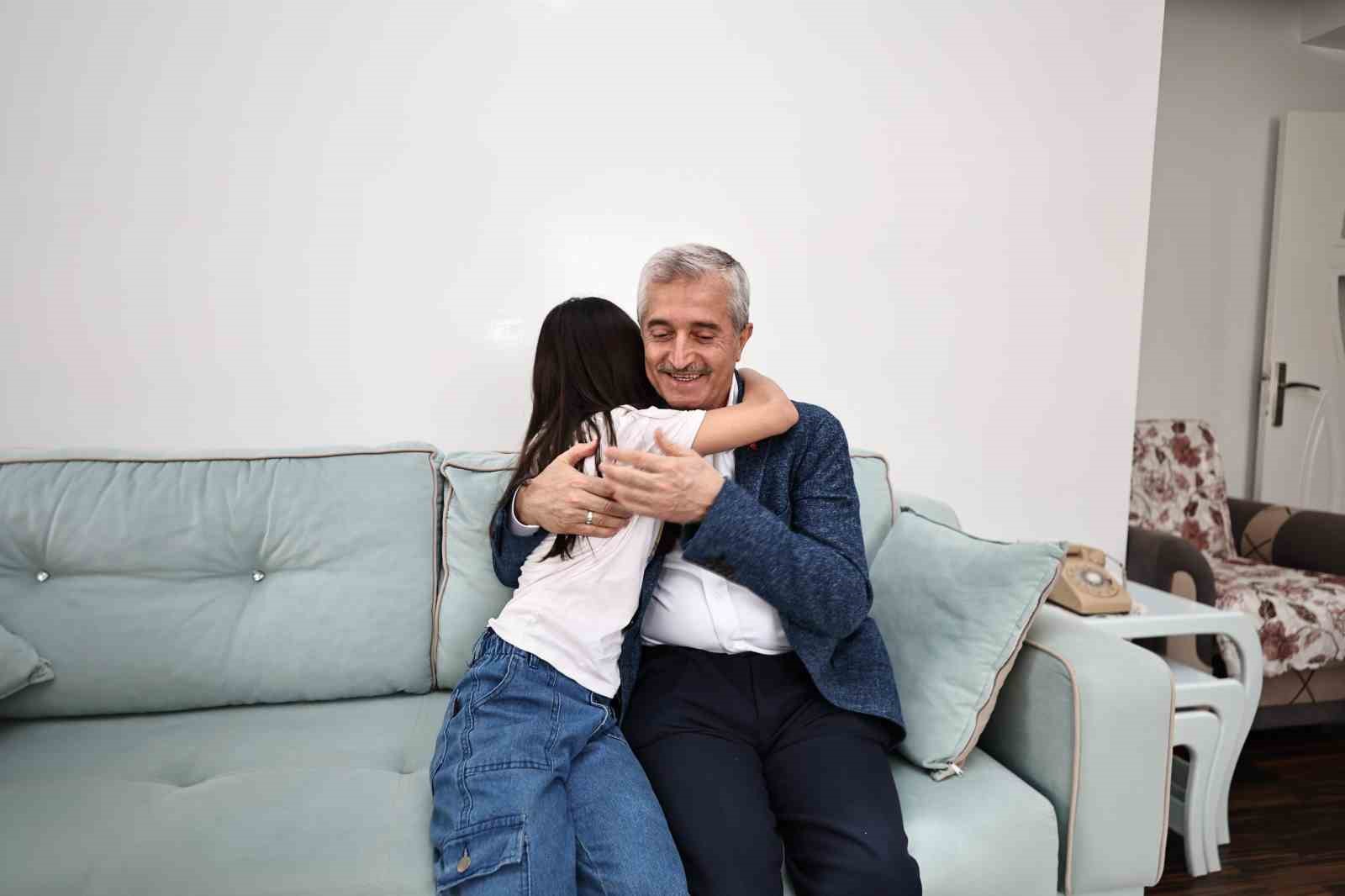 Tahmazoğlu&rsquo;ndan doğum g&uuml;n&uuml; s&uuml;rprizi
