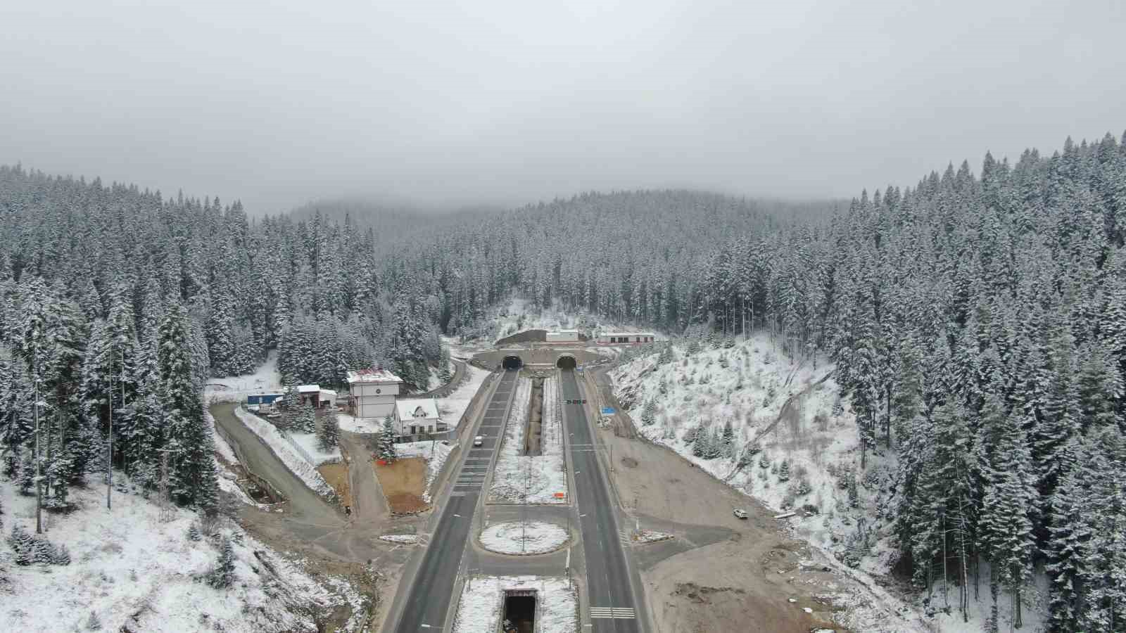 Kastamonu’da Nisan karı Ilgaz Dağı’nı beyaza bürüdü