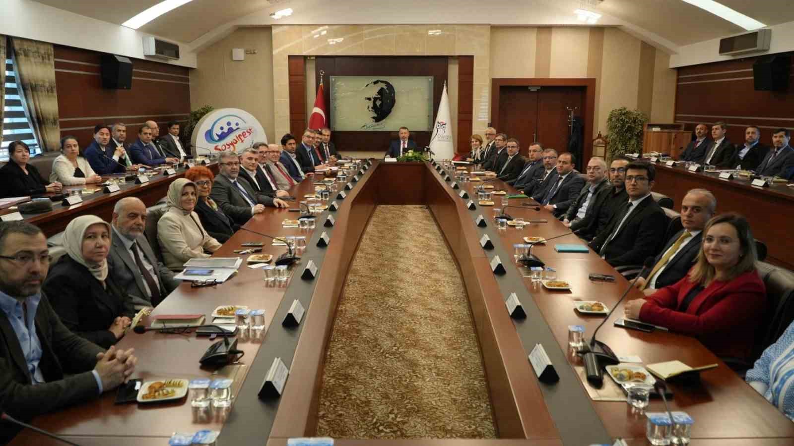 Karab&uuml;k &Uuml;niversitesi&rsquo;nin y&uuml;kselen başarı grafiği masaya yatırıldı
