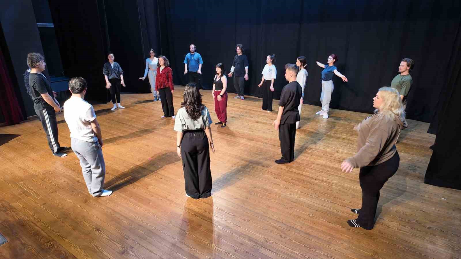 Gençler Cumhuriyet tarihinin ilk eserinde ürettiklerini sahneleyecek