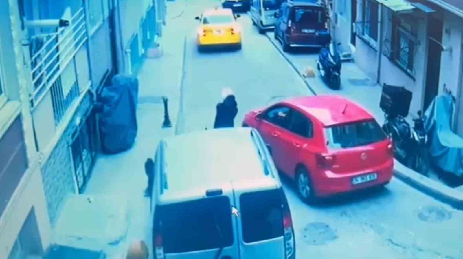 Tartıştığı kadının bindiği taksiye ateş açtı