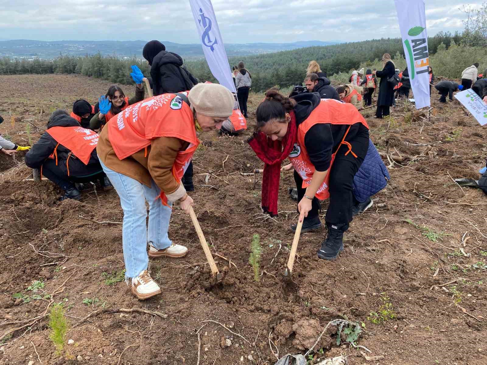 "81 İlde 81 Orman" Projesi kapsamında Bursa’da 10 bin fidan toprakla buluştu