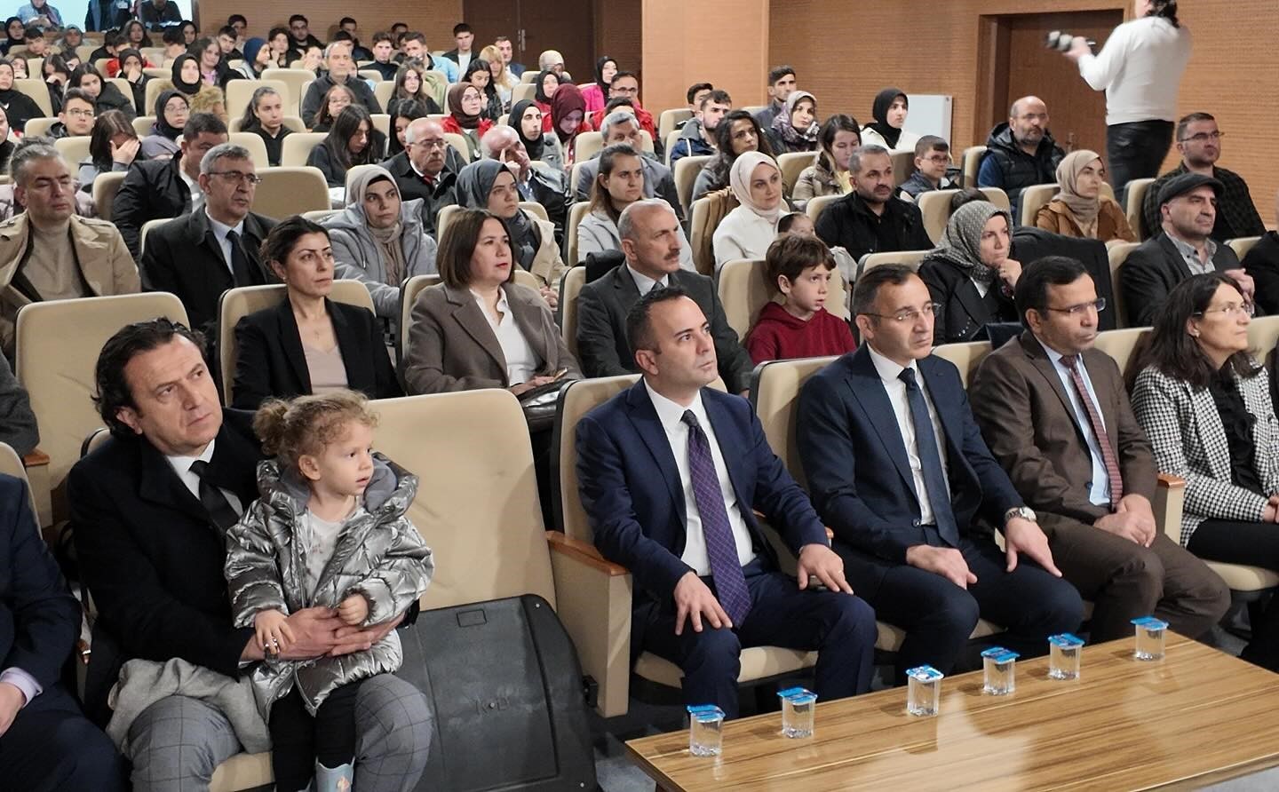 "&Uuml;reten K&uuml;t&uuml;phaneler" temasıyla buluştular
