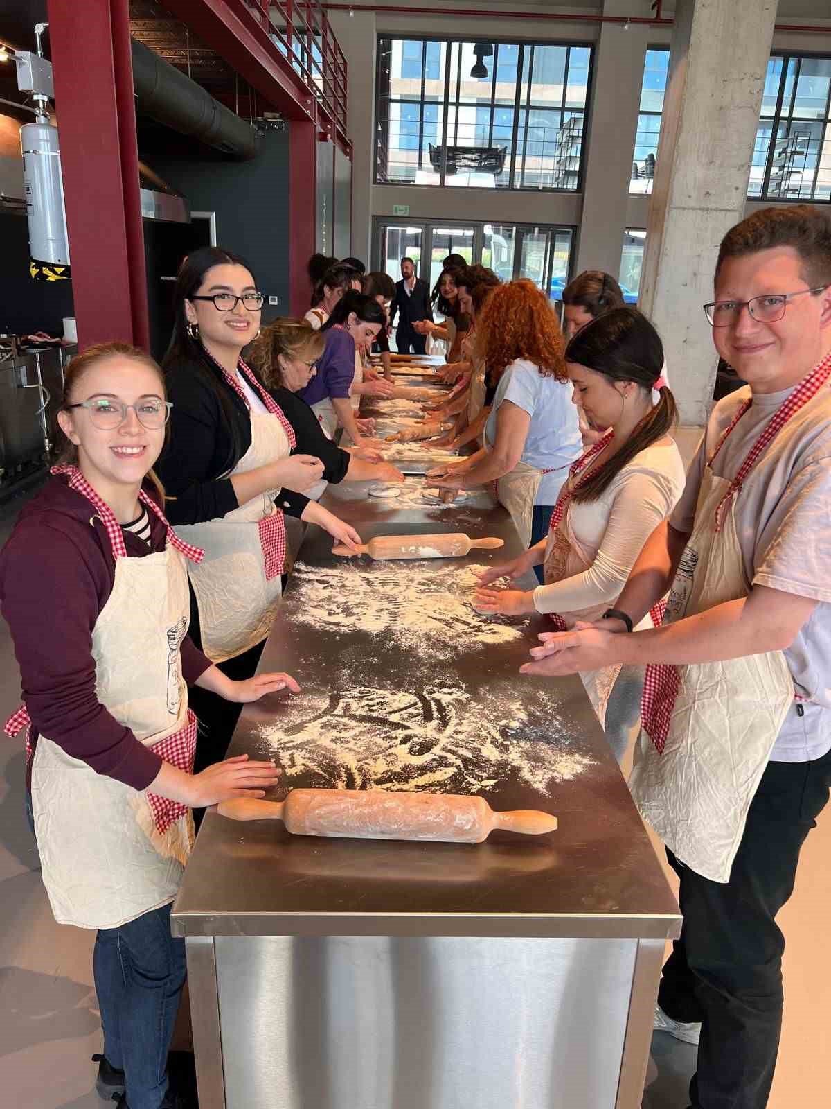 Nil&uuml;fer&rsquo;den Almanya&rsquo;ya gen&ccedil;lik k&ouml;pr&uuml;s&uuml;
