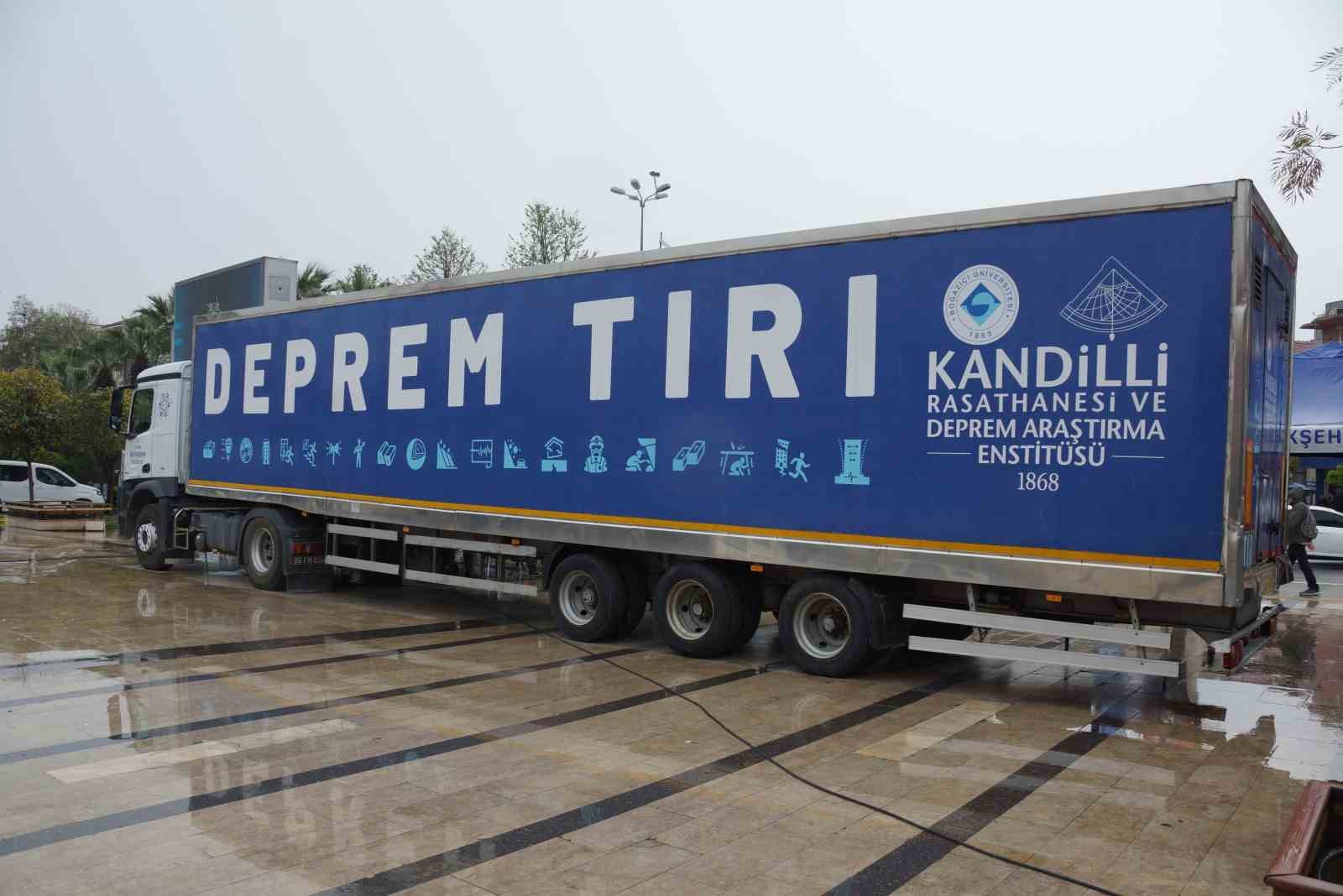 Aydınlılar simülatörde 7.4 şiddetindeki depremi yaşadı