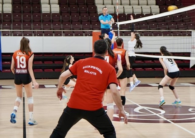 Malatya Gençlik ve Spor İl Müdürlüğü Voleybol Takımı grup şampiyonu oldu