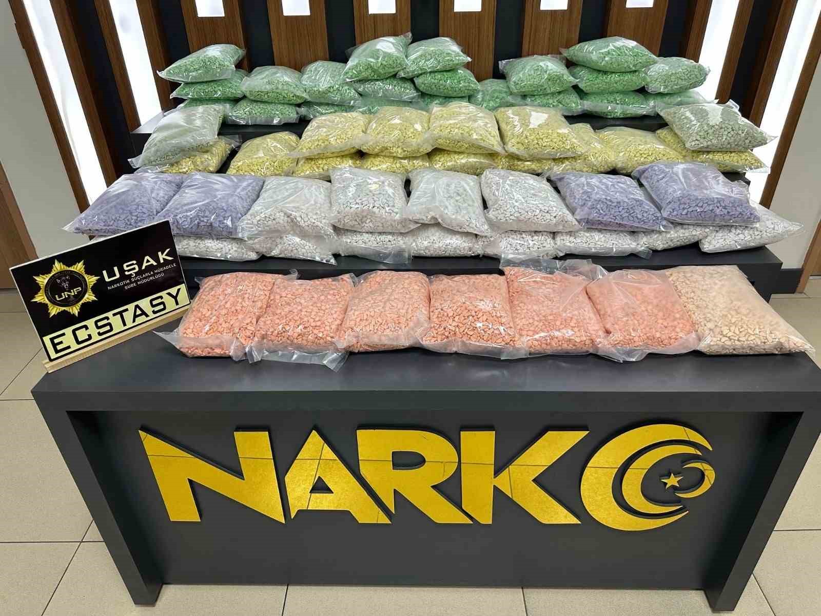 Uşak’ta 2 uyuşturucu satıcısı tutuklandı